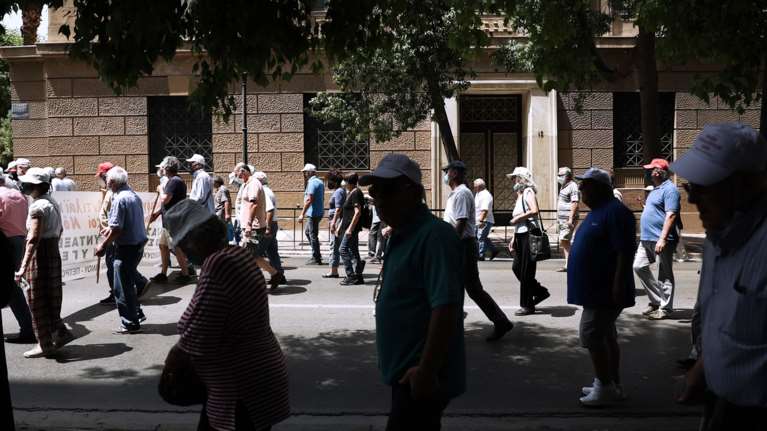 Αυξήσεις στις συντάξεις: Πριν τα Χριστούγεννα η πρώτη δόση - Το χρονοδιάγραμμα και οι δικαιούχοι σε 8 &quot;ταχύτητες&quot;