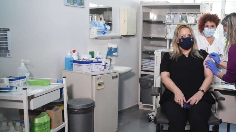 Κορονοϊός: 3.001 εμβολιασμοί μέχρι σήμερα στην Ελλάδα - Τη Δευτέρα παίρνουν σειρά τα γηροκομεία
