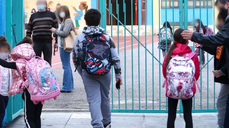 Έρχεται ο κόφτης στα social media - Το σχέδιο για την προστασία των ανηλίκων, πώς θα γίνεται το μπλόκο