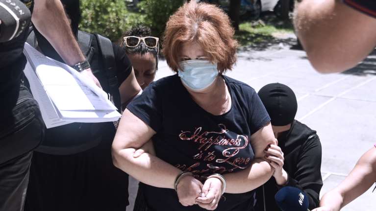 Αυτή είναι η Ουκρανή χρυσαυγίτισσα Ιρίνα Κρουσένιτσκα που έκρυβε τον Χρήστο Παππά σπίτι της - Οδηγήθηκε στο Αυτόφωρο