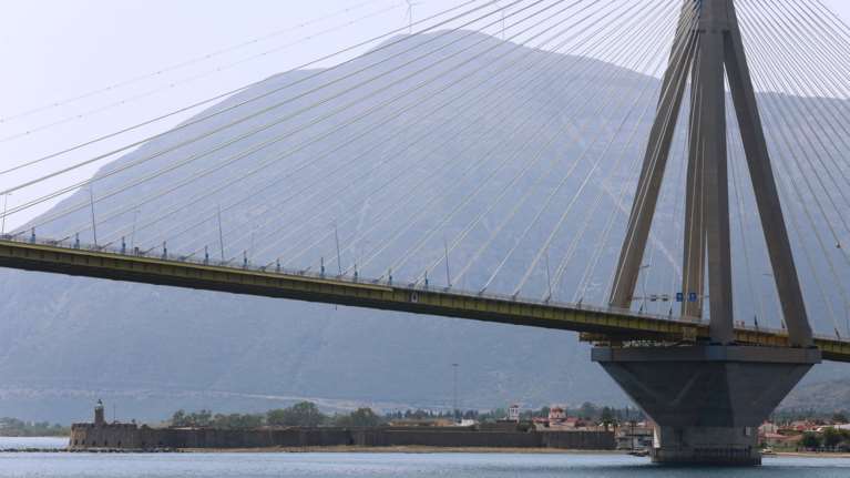 Η κόντρα για τις αυξήσεις στα διόδια της γέφυρας Ρίου-Αντιρρίου φέρνει μειώσεις για τις καθημερινές διελεύσεις