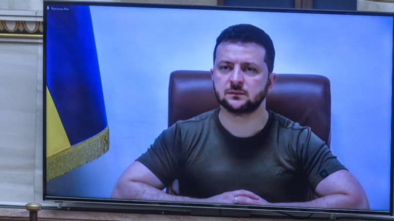 Ο Ουκρανός πρόεδρος Ζελένσκι στην ελληνική Βουλή: &quot;Ελευθερία ή θάνατος, λέμε και εμείς σήμερα&quot;