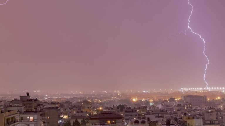 Καμπανάκι Τσατραφύλλια για τους κεραυνούς: Μην βρεθείτε σε ανοικτούς χώρους - Μετά τις εννέα το βράδυ θα είμαστε ασφαλείς