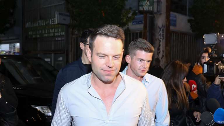 &quot;Ο πρόεδρος Στέφανος Κασσελάκης σας καλεί για ένα ποτό...&quot; - Μετά την κρίση, κάλεσμα στους βουλευτές από τον πρόεδρο του ΣΥΡΙΖΑ