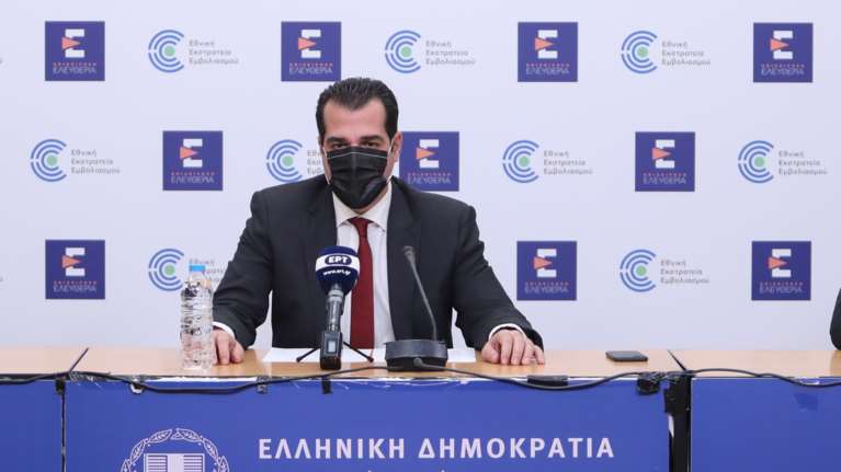 Θετικός στον κορονοϊό ο Θάνος Πλεύρης - &quot;Εμβολιαζόμαστε για να νοσήσουμε ήπια&quot;, το μήνυμά του