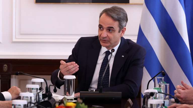 Συναγερμός στην κυβέρνηση για τους δασμούς Τραμπ: Φόβοι για νέα ύφεση στην ελληνική οικονομία