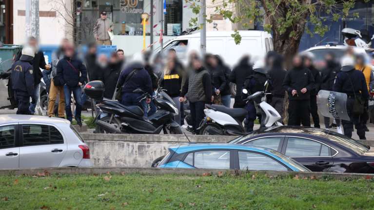 Δίκη Άλκη Καμπανού: Δεν τον χτυπήσαμε, λένε και οι 12 κατηγορούμενοι - Συμπλοκές μεταξύ οπαδών [βίντεο]