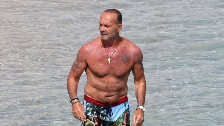 Πέτρος και Μάξιμος Κωστόπουλος: Πατέρας και γιος έκαναν θεαματική βουτιά από βράχο στη Μύκονο