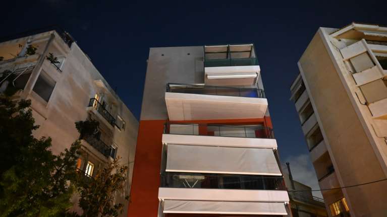 Τα αίτια της τραγωδίας στο Παλαιό Φάληρο: Τι όπλισε το χέρι του 15χρονου που αυτοκτόνησε με πιστόλι