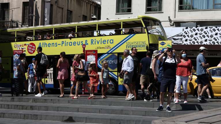 Κορονοϊός: Στο &quot;κόκκινο&quot; για Δευτέρα με 2.628 νέα κρούσματα - 34 θάνατοι, στους 319 οι διασωληνωμένοι