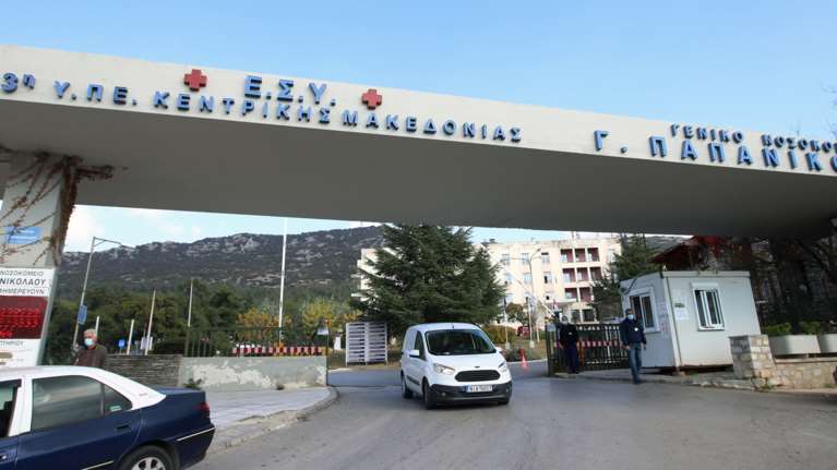 Κρίσιμη παραμένει η κατάσταση της ερπετολόγου που τη δάγκωσε οχιά - Πώς διαλύει τον οργανισμό το αναφυλακτικό σοκ