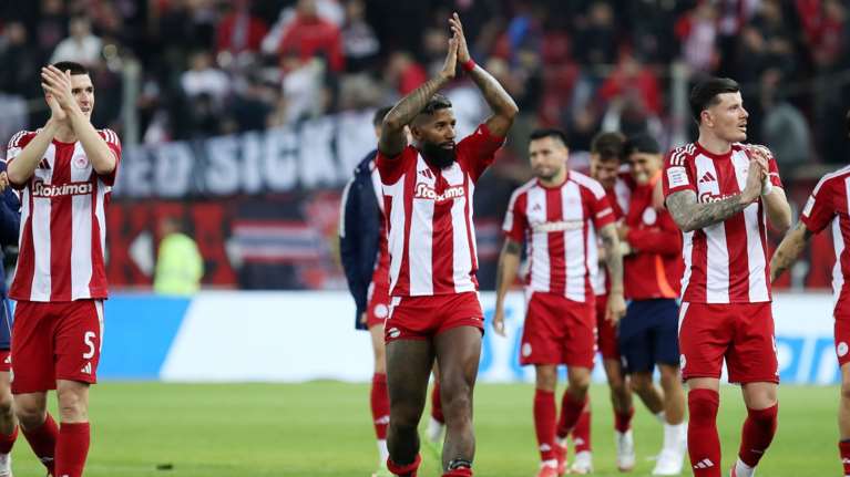 &quot;Αγκάλιασε&quot; το πρωτάθλημα ο Ολυμπιακός: Νίκη με 4-2 απέναντι στον Παναθηναϊκό στην πρεμιέρα των πλέι οφ [βίντεο]