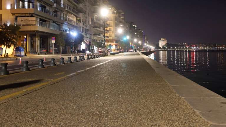 Κορονοϊός: &quot;Στο κόκκινο&quot; η Βόρεια Ελλάδα - Στο τραπέζι αυστηρότερο lockdown και κλείσιμο συνόρων