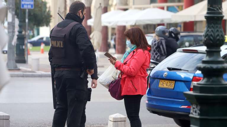 Κορονοϊός: Απίστευτο - Πάνω από 11.000 καταγγελίες στο 1520 για μη τήρηση των μέτρων προστασίας