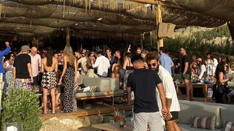 Η Μύκονος επαναφέρει στη συζήτηση το lockdown - &quot;Καμπανάκι&quot; από κυβέρνηση και λοιμωξιολόγους