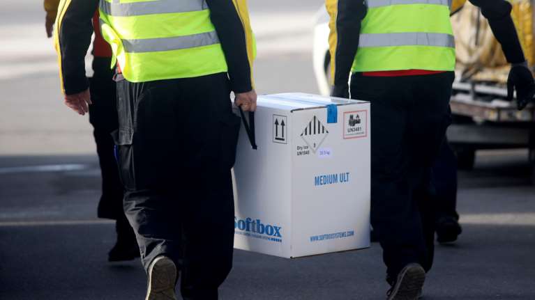 Θεσσαλονίκη: Πώς σώθηκε μια ολόκληρη παρτίδα εμβολίων πριν καταστραφεί επειδή δεν πήγαν στο ραντεβού οι υγειονομικοί