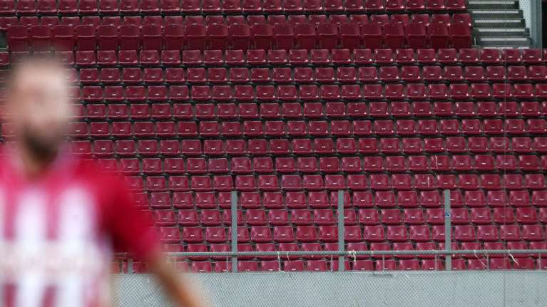 Εντολή Μητσοτάκη: Ανακαλείται η απόφαση για φιλάθλους στα γήπεδα