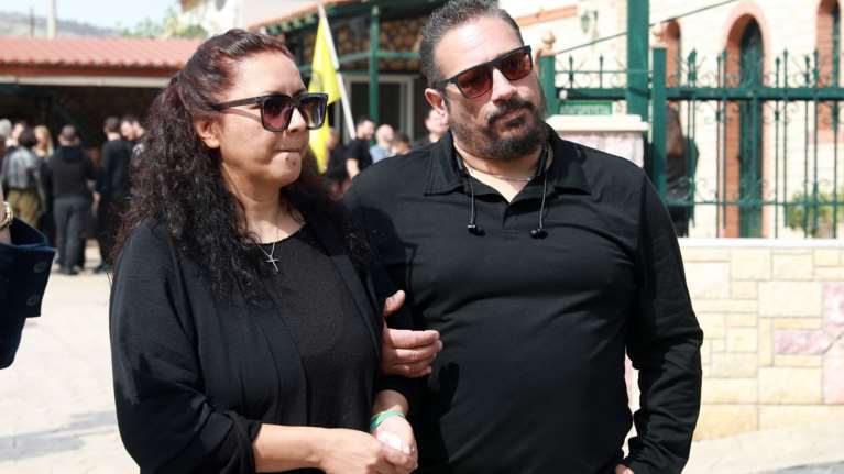 Κυριακή Γρίβα: Σε βαρύ κλίμα το ετήσιο μνημόσυνο - Ένας χρόνος από τη δολοφονία της έξω από το ΑΤ Αγίων Αναργύρων