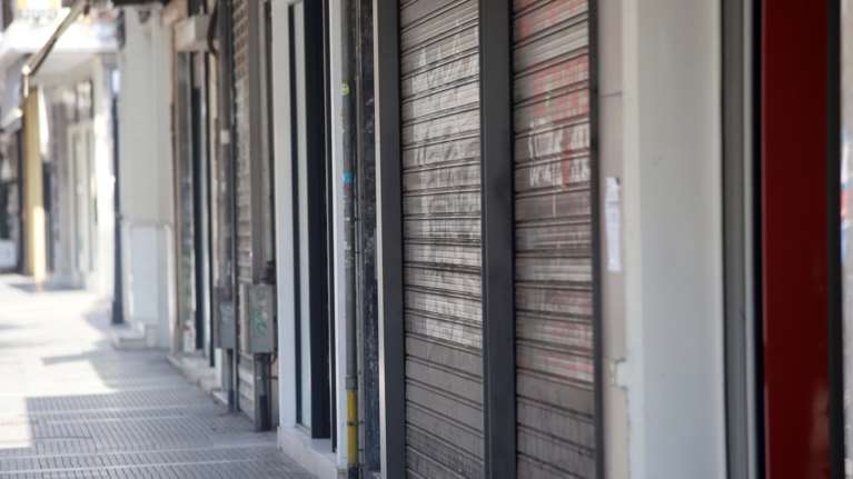 Ο κορονοϊός &quot;ξανακλείνει&quot; την Ευρώπη: Επανέρχονται lockdown, κλειστά μαγαζιά και περιορισμοί