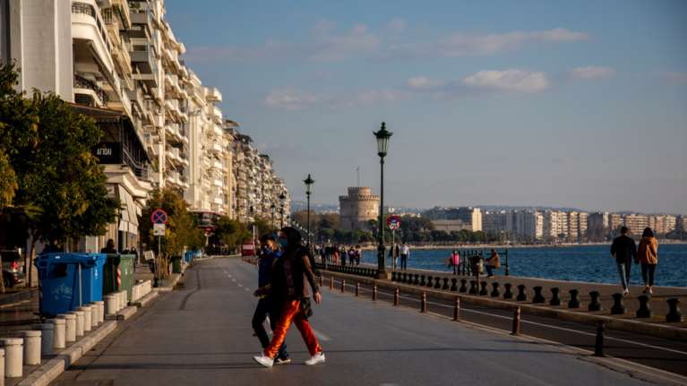 Κορονοϊός: &quot;Βράζει&quot; η Θεσσαλονίκη με 606 νέα κρούσματα - Αισθητή πτώση στην Αττική