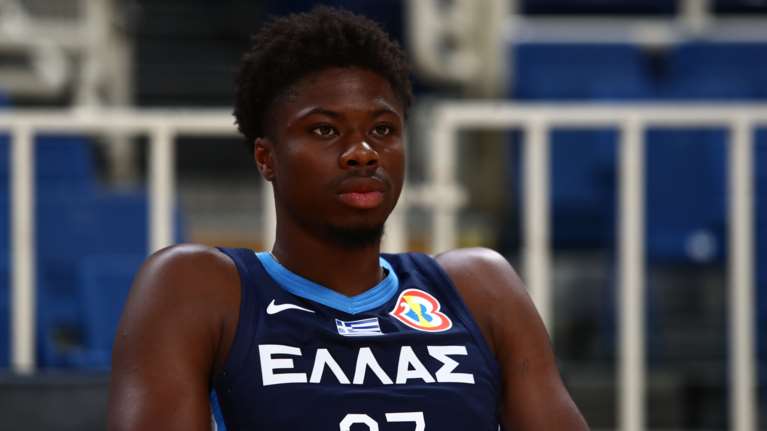 Κώστας Αντετοκούνμπο: &quot;Για εμάς τότε η κορυφή του κόσμου ήταν να μπορούμε να βάλουμε φαγητό στο τραπέζι μας&quot;