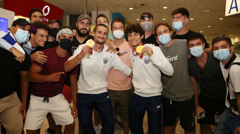 Παραολυμπιακοί Αγώνες: Αποθεωτική υποδοχή για τα &quot;χρυσά&quot; παιδιά στο &quot;Ελ. Βενιζέλος&quot; [Εικόνες]