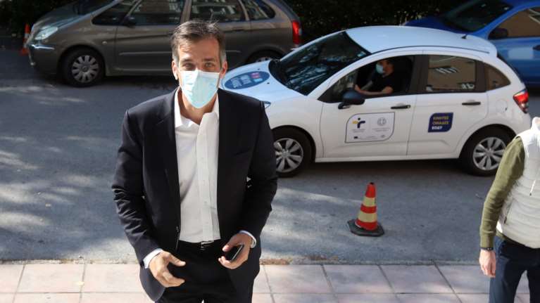 Προς τετραψήφιο αριθμό κρουσμάτων σήμερα - Οι ανησυχητικές δηλώσεις Αρκουμανέα