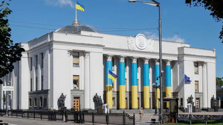 Νέο σκάνδαλο διαφθοράς συγκλονίζει την Ουκρανία εν μέσω πολέμου - Βουλευτές έπαιρναν μίζες για την ψήφο τους