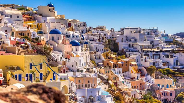 Μοντέλο Βενετίας εφαρμόζει η κυβέρνηση για τον υπερτουρισμό στα νησιά: Πρώτα στη Σαντορίνη, ακολουθεί η Μύκονος