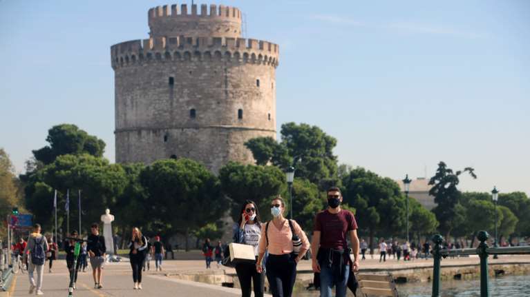 Ζέρβας για Θεσσαλονίκη: Πιθανόν να μπει σε &quot;κόκκινο&quot; συναγερμό - 28άρηδες η μέση ηλικία των κρουσμάτων