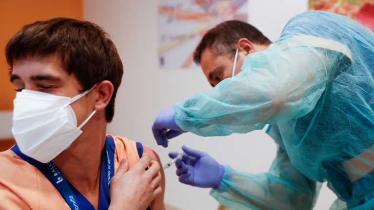 Εμβόλια Pfizer, Moderna και Johnson &amp; Johnson: Πόσο διαρκεί η ανοσία που προσφέρουν