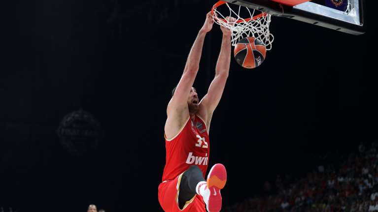 Ολυμπιακός: Παραμένει "ερυθρόλευκος" ο Μιλουτίνοφ - Είπε "όχι" σε Αρμάνι Μιλάνο και Παναθηναϊκό