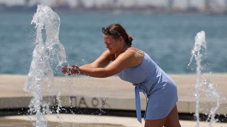 Καιρός: Θα συνεχιστεί για μέρες ο ακραίος καύσωνας - Πότε θα &quot;ανασάνουμε&quot;
