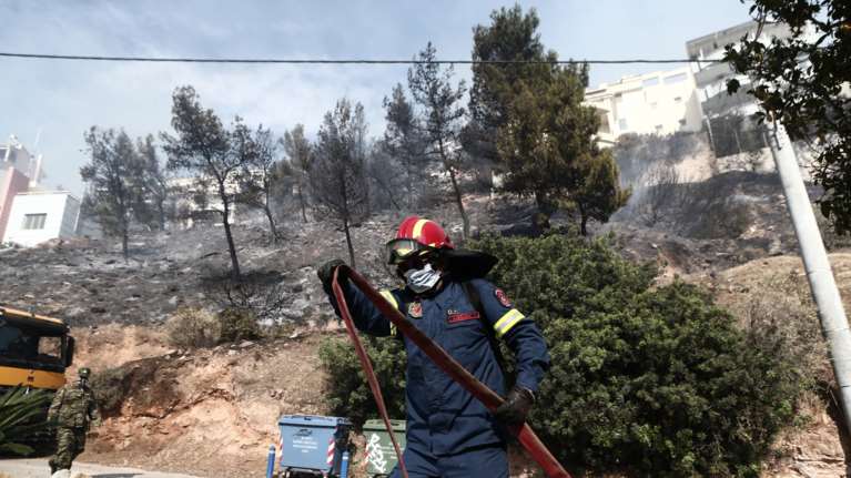 Φωτιά στο Πυργάρι Μεγάρων - Επιχειρούν πέντε οχήματα