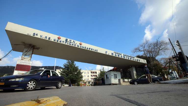 Θεσσαλονίκη: Αυτεπάγγελτη αστυνομική έρευνα για την πτώση 17χρονης από τον α&#39; όροφο ψυχιατρικής κλινικής