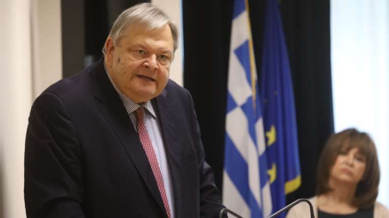 Βενιζέλος: Το ερώτημα είναι αν μπορούν να διαμορφωθούν συναινέσεις, ανεξαρτήτως πώς θα λυθεί το ζήτημα της διακυβέρνησης