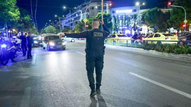 Χειροπέδες σε 20χρονο οδηγό που έτρεχε με 200 χλμ/ώρα στην Περιφερειακή Υμηττού