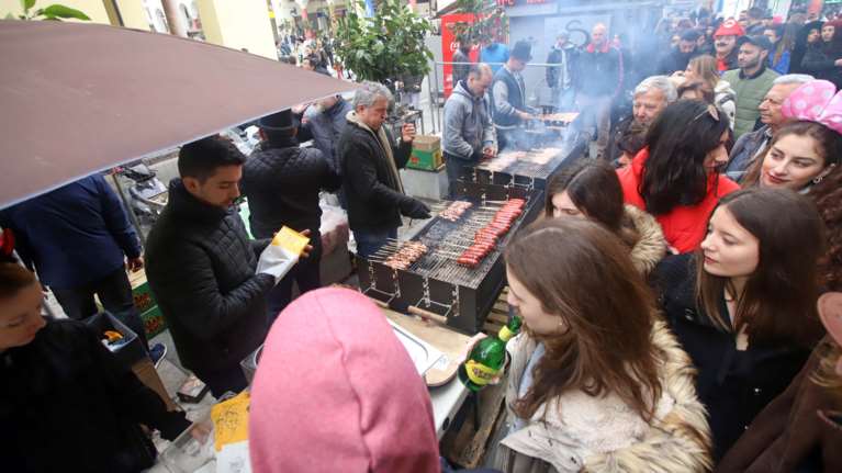 Τσικνοπέμπτη με lockdown: Τι θα ισχύει με τις μετακινήσεις και την απαγόρευση κυκλοφορίας