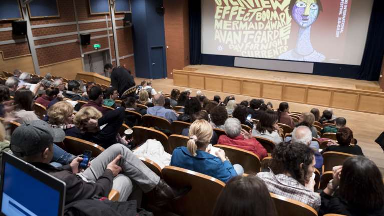 Πώς οι θεατές στους κινηματογράφους γίνονται άθελα τους παθητικοί καπνιστές