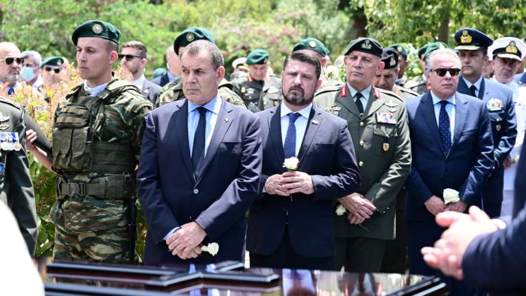 Κηδεία του θρύλου των Ειδικών Δυνάμεων στρατηγού Κόρκα: Με στρατιωτικές τιμές, παρούσα όλη η ηγεσία των Ενόπλων Δυνάμεων