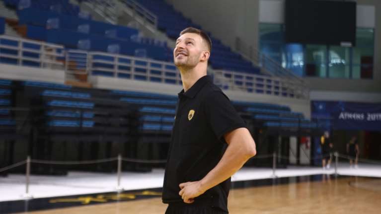 Στέφαν Γέλοβατς: Αγωνία για τον σέντερ της ΑΕΚ - Δίνει μάχη για να κρατηθεί στη ζωή μετά το εγκεφαλικό