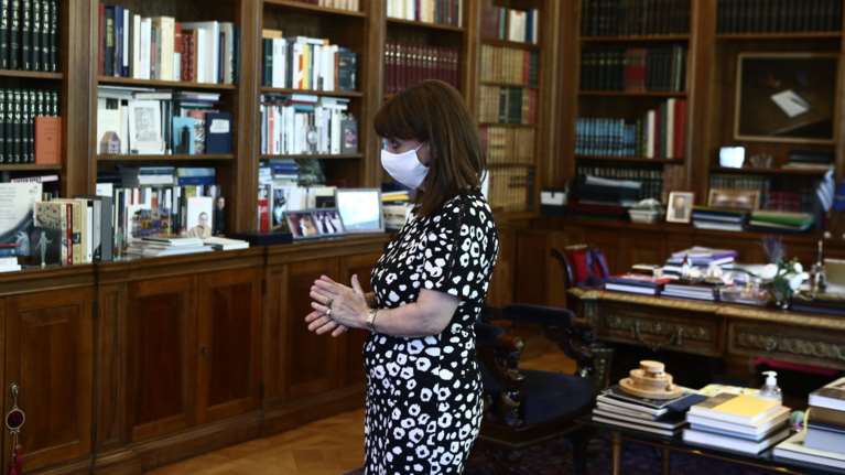 Επικοινωνία Σακελλαροπούλου - Χρυσοχοΐδη για τις πυρκαγιές: Η ΠτΔ εξέφρασε τη συμπαράστασή της σε όσους δοκιμάζονται