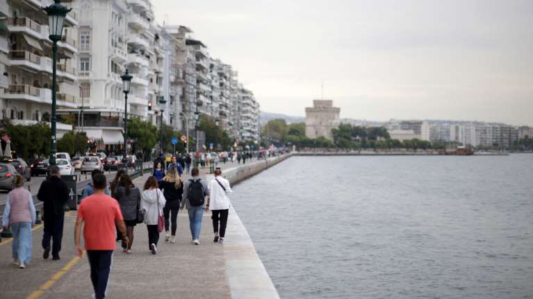 Θεσσαλονίκη - Αυξάνεται πάλι το ιικό φορτίο: "Τρομακτικά νούμερα που λυπούν", λέει ο πρύτανης του ΑΠΘ