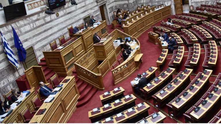 Έντονες αντιδράσεις από την αντιπολίτευση για την υπόθεση των υποκλοπών