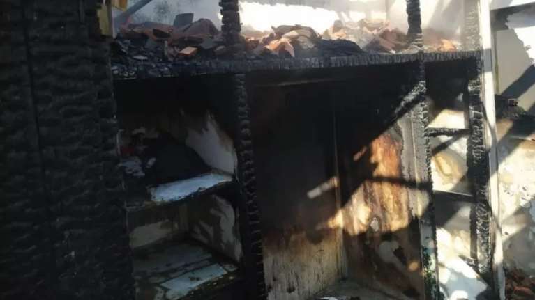 Φωτιά στο σπίτι του βουλευτή του ΣΥΡΙΖΑ, Κώστα Μάρκου στην Πάτρα – Καταστράφηκε η οροφή [εικόνες]