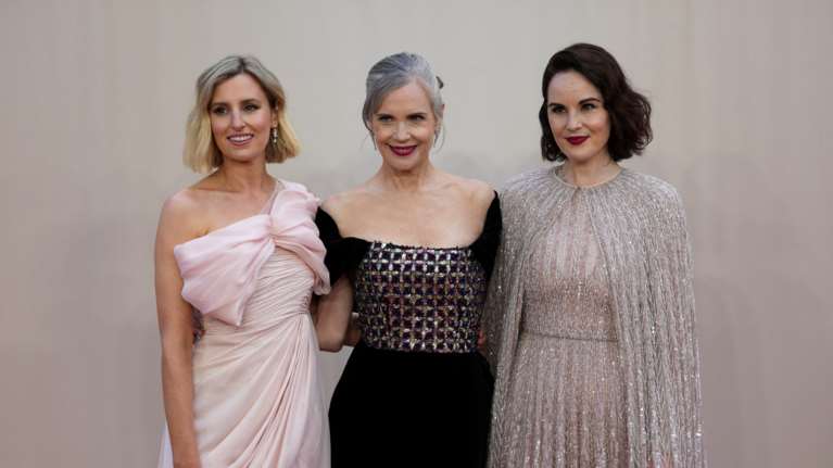 Downton Abbey: Αγνώριστη με γκρίζα μαλλιά η πρωταγωνίστρια της σειράς