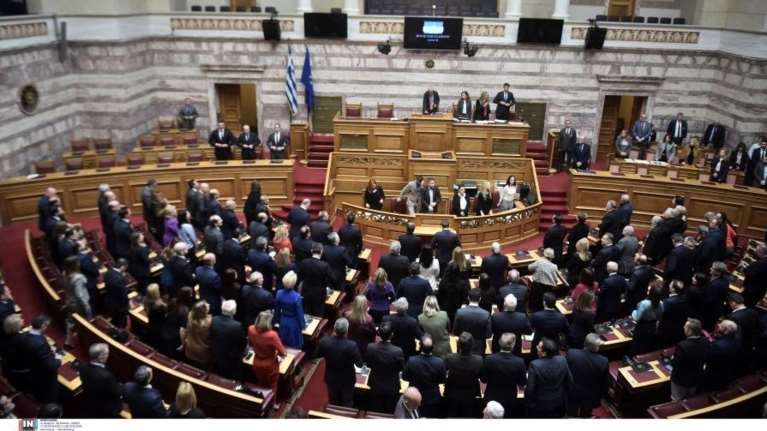 Βουλή- Εβδομάδα &quot;φωτιά&quot;: Τρίτη προανακριτική για Τριαντόπουλο, Τετάρτη πρόταση μομφής- Πυρά αντιπολίτευσης για την ανάρτηση Μητσοτάκη