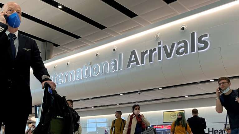 Βρετανικά &quot;αντίποινα&quot;: Σε υποχρεωτική καραντίνα οι ταξιδιώτες από την Ελλάδα- Δεν θα ισχύει για την Ιταλία και την Ισπανία