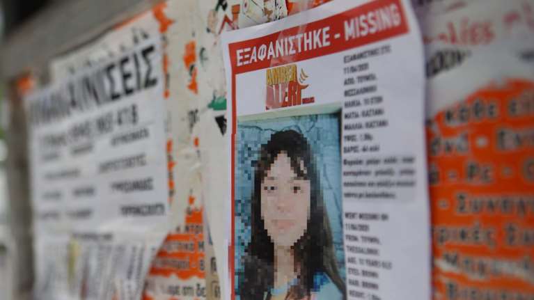 Απαγωγή Μαρκέλλας: Συνελήφθη και οδηγείται στον εισαγγελέα η 33χρονη κοκκινομάλλα που κουρεύτηκε γουλί