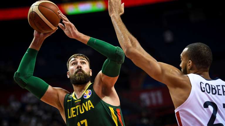 Πυροδοτείται η &quot;βόμβα&quot; από το NBA: Φτάνει στην Αθήνα ο Βαλαντσιούνας για να υπογράψει στον Παναθηναϊκό